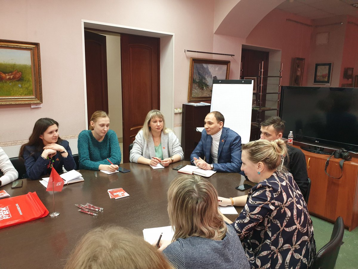 Evgesch_ka's tweet photo. Провели форсайт-сессию с руководителями местных отделений #НовыйРубеж. Разработали стратегию развития регионального отделения на 2020 год. 
#Иваново #ИвановскаяОбласть https://t.co/DFdebajrrY