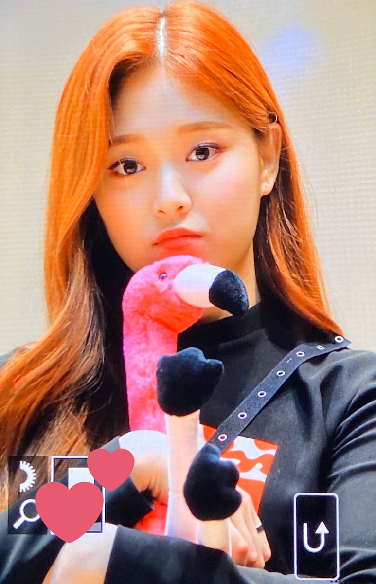 luv_luvS2's tweet photo. 200215 프리뷰 🐱
#이달의소녀 #Loona #현진 #HyunJin https://t.co/RBiNrBitq1