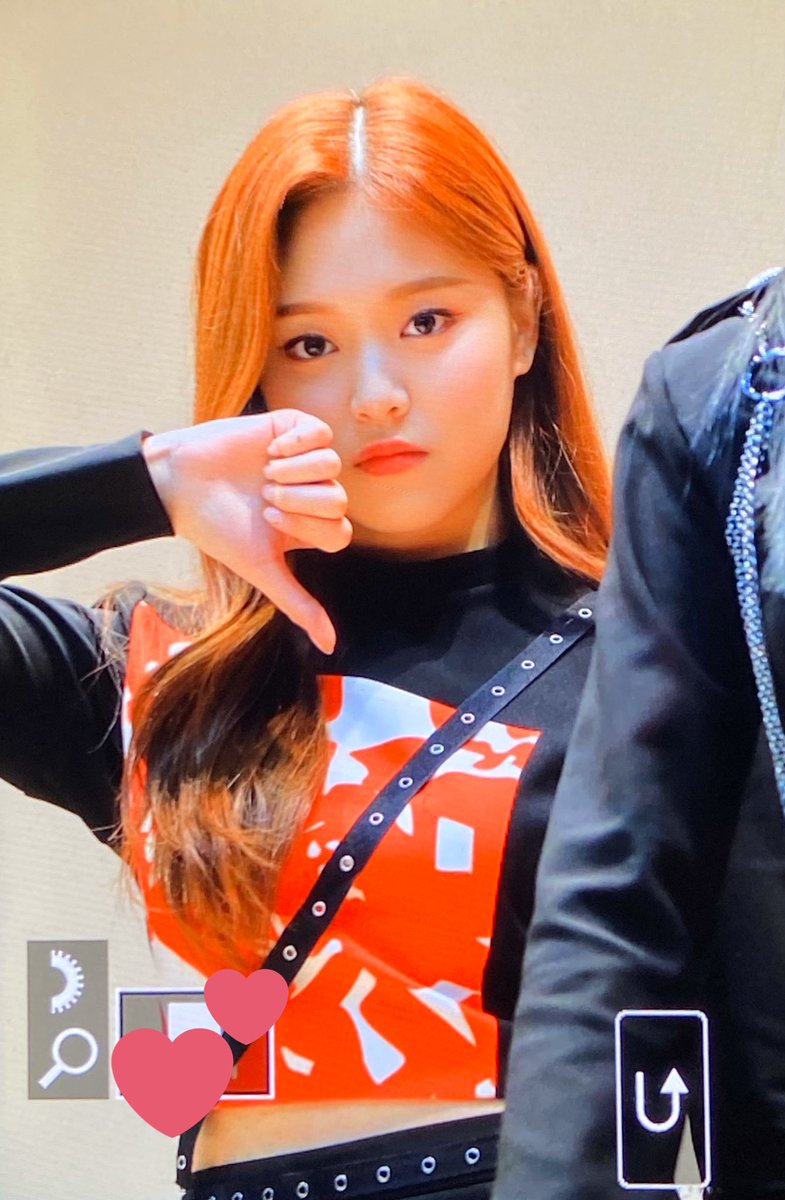 luv_luvS2's tweet photo. 200215 프리뷰 🐱
#이달의소녀 #Loona #현진 #HyunJin https://t.co/RBiNrBitq1