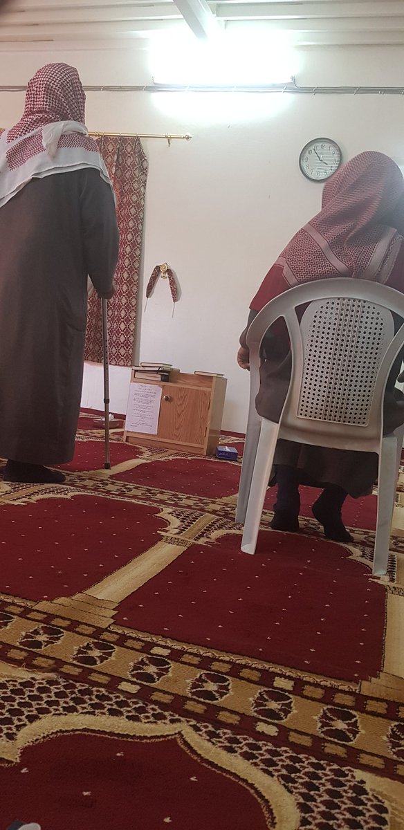 على العز ..ياروس ٍ على طاعة الخلاق
من اول إخطاها .. لين شابت مفارقها !

إثقال السموت .. اللي ف حق الرفيق سباق
ولا دورت في ربعها !!  ... ما .. يفرقها 

كرام اليدين .. اللي لو الوقت مده ضاق
ماضاقت مذاهبها .. ولا حف ..منطقها 

#شافي_البيضاني