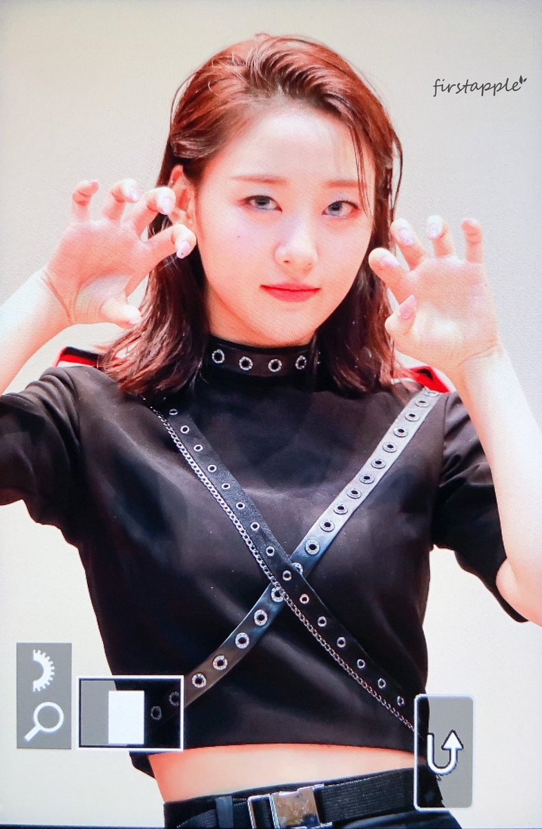 FirstApple_'s tweet photo. #이달의소녀 #이달소 #loonatheworld #LOONA #이브 #Yves #수영
200215 preview😭 https://t.co/UJ7tm3900z