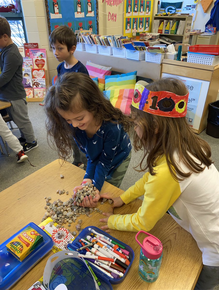 MrsBurnsKB's tweet photo. More 100 day fun in KB!  @MrsBurnsKB https://t.co/EYNIwPu92D