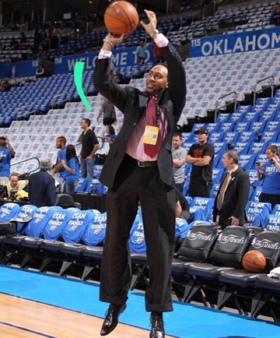 raphacuna's tweet image. “Y’all ain’t shiii” 😂