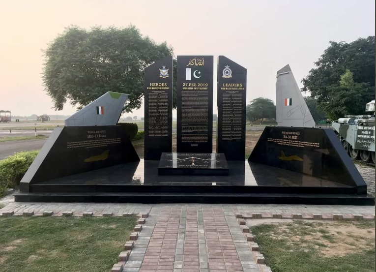 PeaceForPk's tweet photo. World's only military force that won the 5th Generation Warfare is 🇵🇰😎🤟
Now its time for India " jhoot ka jawab hmm jhoot se nahi jhoot ka jawab hm sach sy den gye🇵🇰
#Maj_Gen Asif Ghafoor NH(Military)🇵🇰
27/2/2019
Alhamdulliah 👇😍
The tea was fantastic 😂
#PakistanArmy https://t.co/0jDvZIgGw8
