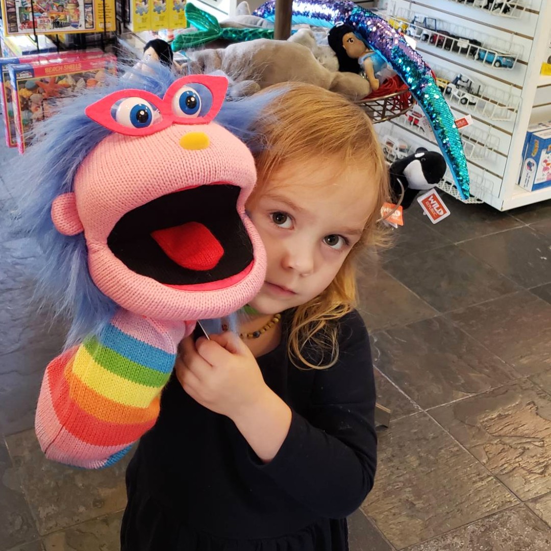 AmeliaIslandToy's tweet photo. Did you know puppets can help children work on important communication and social/ emotional skills? But don't tell Baby Boss and Gloria they are doing important work together - they think they are just playing! #ameliaisland #fernandinabeach #higheq #playexpert #jacksonvillemom https://t.co/Gqs1u2Txvm