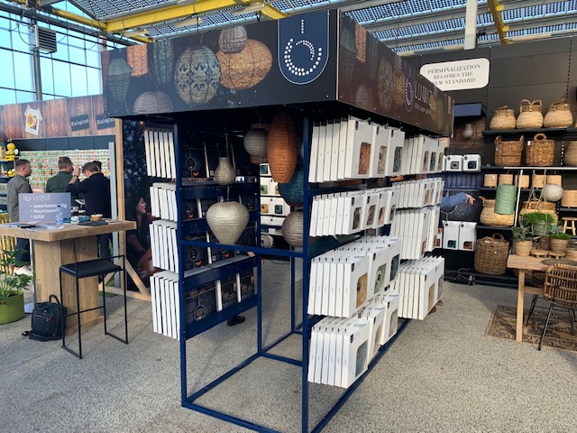 Lumiz is eigentijdse buitenverlichting die d.m.v. solar licht geeft. Deze week heeft Lumiz zich voor het eerst op TREX expo aan de markt gepresenteerd. VME heeft dit deels mogelijk gemaakt. Door ontwikkelen van o.a. huisstijl, boarding, website  #vme #eyedentity #beursstand