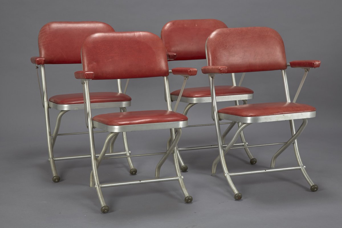 Still feeling yesterday's vibe with this #red set of 4 Folding Chairs by Warren McArthur for Mayfair Co. #foldingchairs #patio #outdoorchairs #mcarthur #mayfair #march #midcenturydesign #midcenturyfurniture #midcenturymodern #retro #vintage  #cityliving #leather