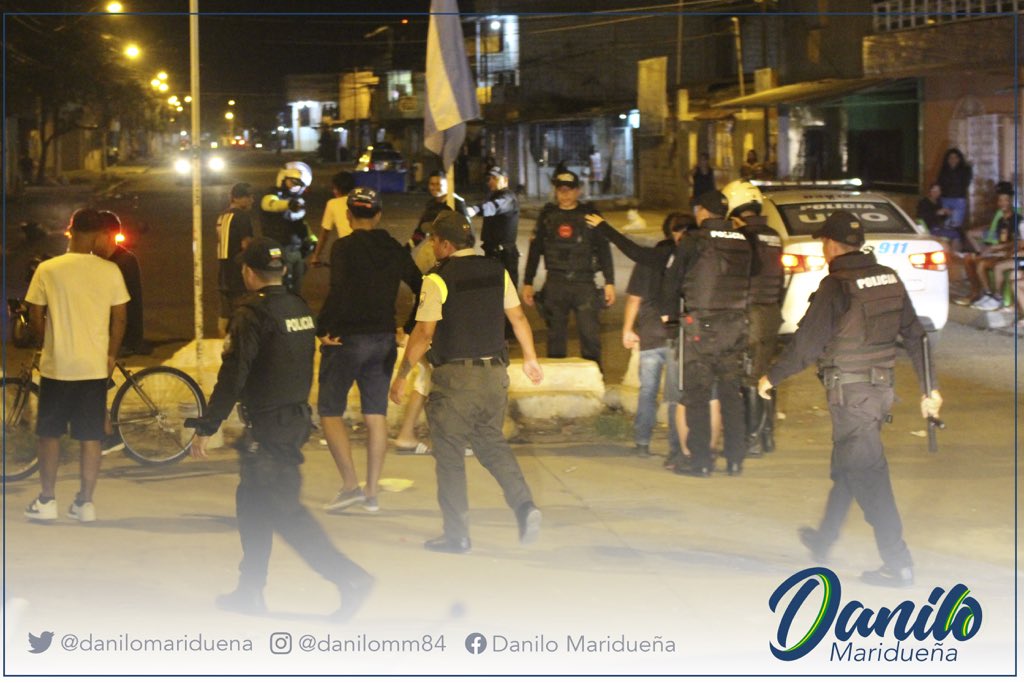 danilomariduena's tweet photo. #ElOroSeguro 1/2| Conocemos el sacrificio de la @PoliciaEcuador, @FFAAECUADOR, Movilidad Machala EP, #ComisaríaMachala, @IntendenElOro, encabezada por @MarioQuintana07 al momento de realizar operativos de control como... https://t.co/Kb5GvEFEew