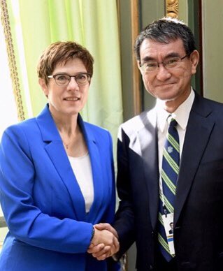 河野太郎 On Twitter あっ 防衛大臣のネクタイが