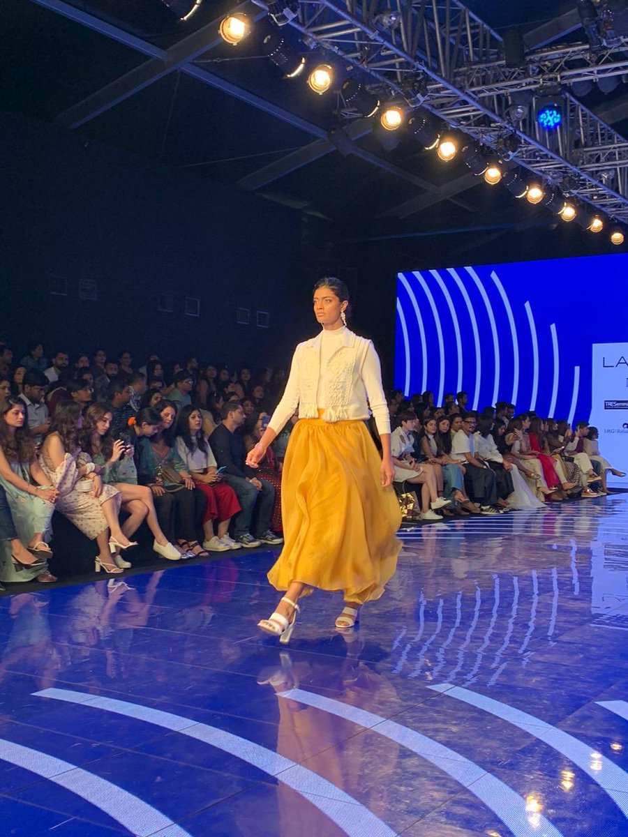 MissMalini's tweet photo. These outfits from #RidhiMehra at @LakmeFashionWk make me want to book a vacation stat! Who else relates? #MMAtLFWSR20 #5DaysOfFashion #20YearsOfLFW #RealIsRare #RealIsADiamond #TheRealCut #ConsciousLuxury https://t.co/j6qpveKJwX