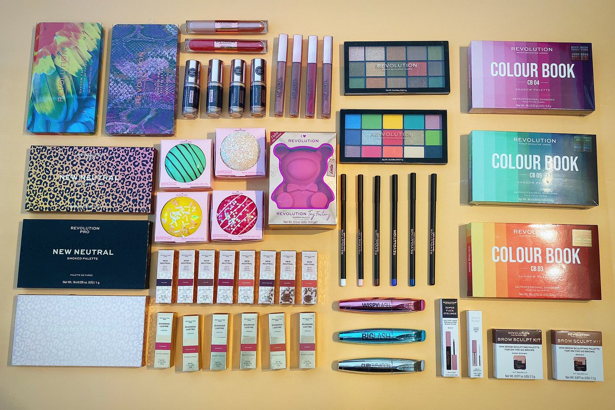 davidbbeauty's tweet photo. Thank you @MakeupRVLTN for your continued generosity. I have to pinch myself everytime these PR boxes arrive. You rock! What should we be trying out first?! #Gifted #RevolutionPRList https://t.co/xpdtS0U5QH