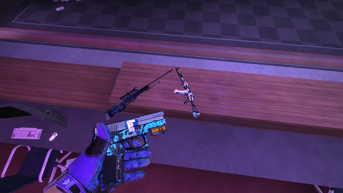 FleefCS's tweet image. Just picked this badboy up from @csmoneytrade and it fits perfectly in my purple/blue setup