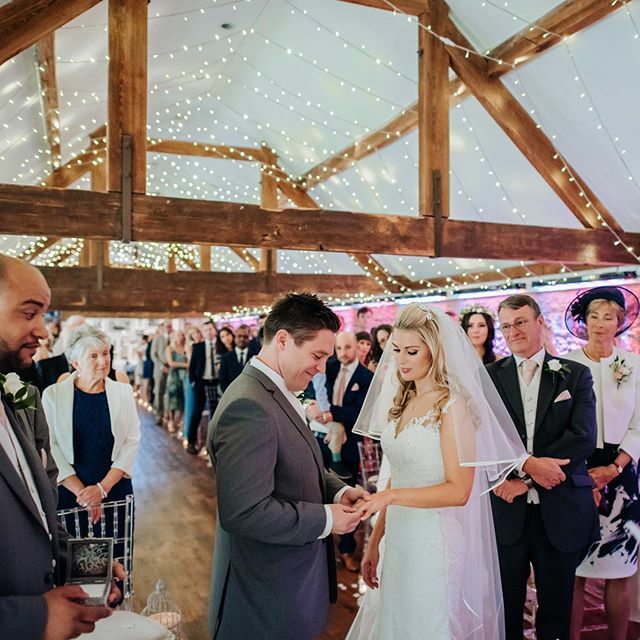 Anybody else love fairy lights as much as we do? ✨⭐️#fairylights This beautiful moment was captured by the wonderful @jareklepakphotography 😍 #barnwedding #barnvenue #weddingvenue #cotswoldswedding ift.tt/2HsPvl6