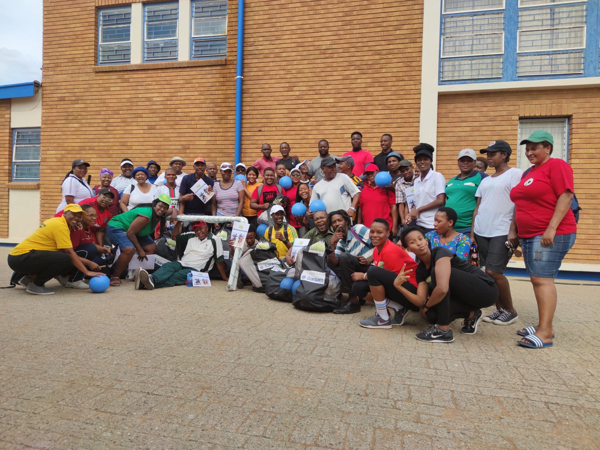 MashavaSilas's tweet image. The A Team, thank you Kroonstad 🏆⚽ #DreamfieldsProject #growingfields