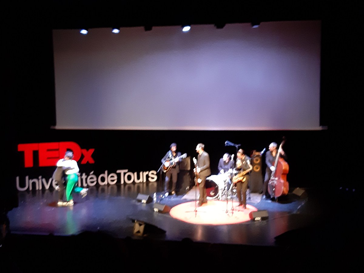 Alice_Mary49's tweet photo. En direct du @TEDxUnivTours 🎤 Un plaisir de faire partie de l'équipe de bénévole cette année 😍 https://t.co/Q6rxvehunF