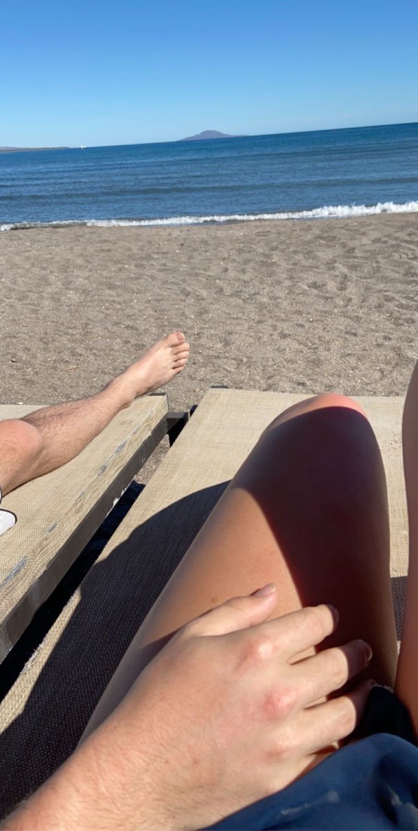 bridget_lux's tweet photo. Pretty hard to beat Valentine’s Day in paradise🐠🏝☀️🥰 https://t.co/imPTArJotX
