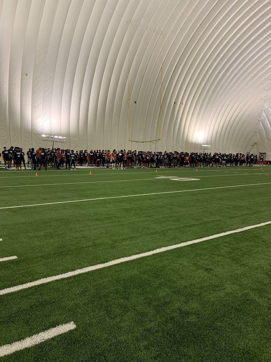 CoachCortezQB's tweet photo. At the Senior Showcase in Houston Always Reppin the Empire Brackenridge SAISD
Eagle Empire 
For the Empire 
Time to EARN some monies. https://t.co/9MQwmliZMS