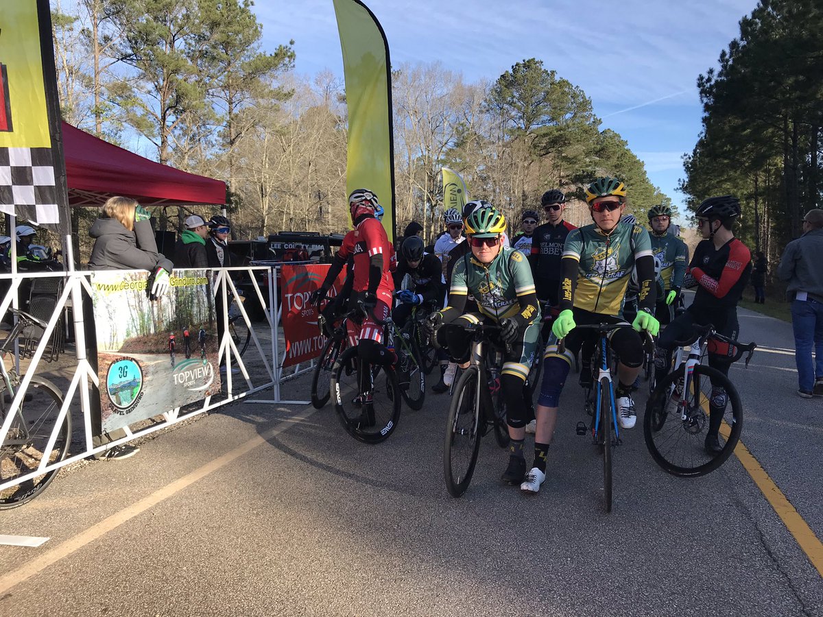 LMCcyclingteam's tweet photo. Men B/C and Women A on the start line. Both racing 40 miles, 8 mile loop five times. https://t.co/qHpoPOue5C