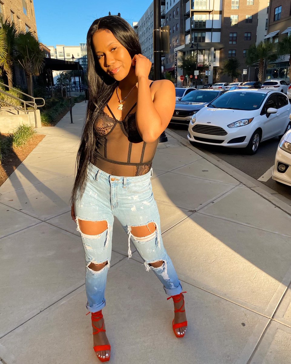iamliltokyoo's tweet photo. who better for you than me?🖤 #vday #birthdayin5days #22loading 🥰 https://t.co/2jGosRt125