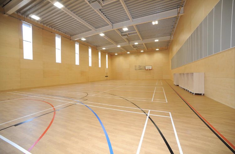 SphereAcademy's tweet photo. The rain is starting to fall! No worries of flooded pitches at our amazing indoor venue at Harris Academy Bromley. To book now for February half term email: sphere_sports@post.com or call: 07807481960 https://t.co/Vws4tTiA0c