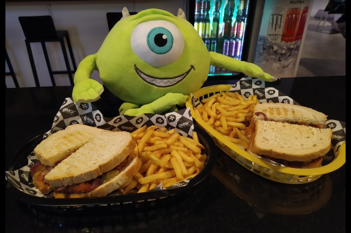 🔴¿Quiénes nos acompañarán en este día?🔴

🗣️1ª Semi: @Orijan24 y @NewManuuuuu23 
🗣️2ª Semi y Final: @MrMochu_Twitch y <a href="/FaittiRage/">Faitti</a> 

📺twitch.tv/sinfrenosleague

Como siempre, podéis disfrutarlo en directo desde <a href="/OhMyGameVLC/">Oh My Game! Valencia</a> 🧃🧃

#SomosSFL ⚽️🚗