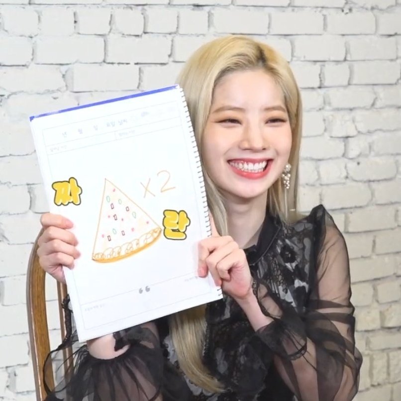 200215take a look at this cutie showing off her stuff  + we got to learn her detailed hectic schedule with some snoozles dahyun best girl 