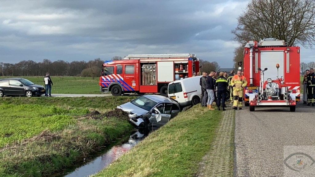 Bestuurster raakt gewond bij aanrijding Vriezenveen en moet uit de auto worden gehaald door brandweer...Lees verder op onze site...