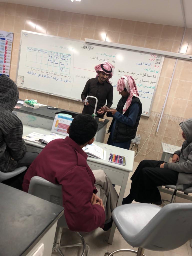 Sciencehfr's tweet photo. التجربة: كثافة الخشب
الصف. أول ثانوي
ثانوية محمد الفاتح
معلم المادة : عبدالرحمن العريني
محضر المختبر: عشوي السويط https://t.co/oajOBw8YgB
