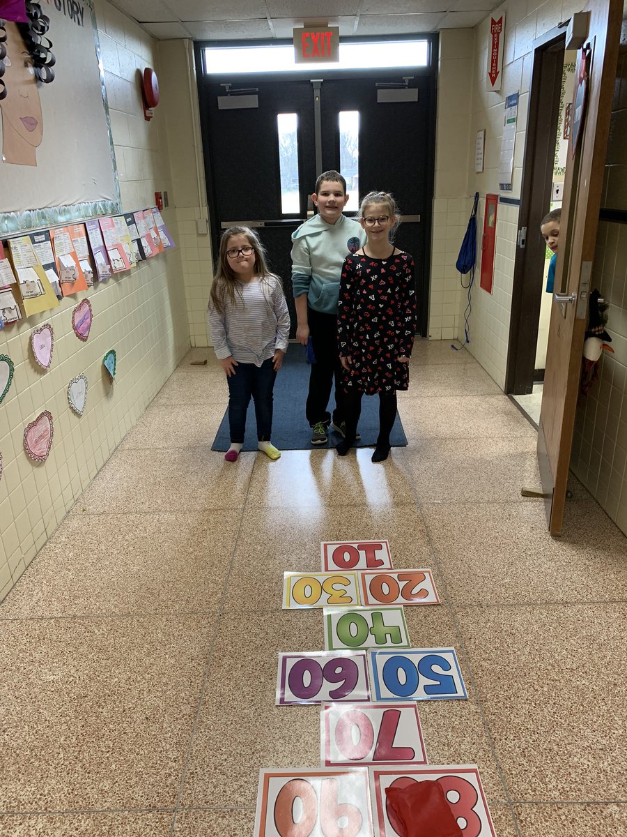 MrsZimGr2's tweet photo. 100th Day Funnery and Valentine’s Day 💕@MrsZimGr2 @HTSD_Robinson @WeAreHTSD @EppleyKelli https://t.co/5E8olB7qB4