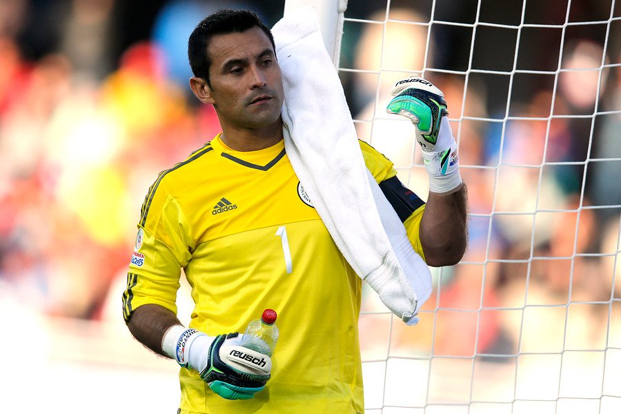 SrFutbolPy's tweet photo. ¿Quién rindió más en la @Albirroja?

RT 🔃 Justo Wilmar Villar.
FAV ❤ José Luis Chilavert.

Dos históricos de la Selección. 🇵🇾✊ https://t.co/orSXWjMOu7
