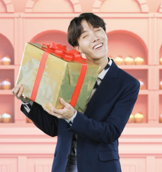 ˚₊· ͟͟͞͞➳ day 46 / 366 A gift holding a gift   #JHOPE  #제이홉  #HOBI  #방탄소년단제이홉  @BTS_twt  #WorldFullOfHope