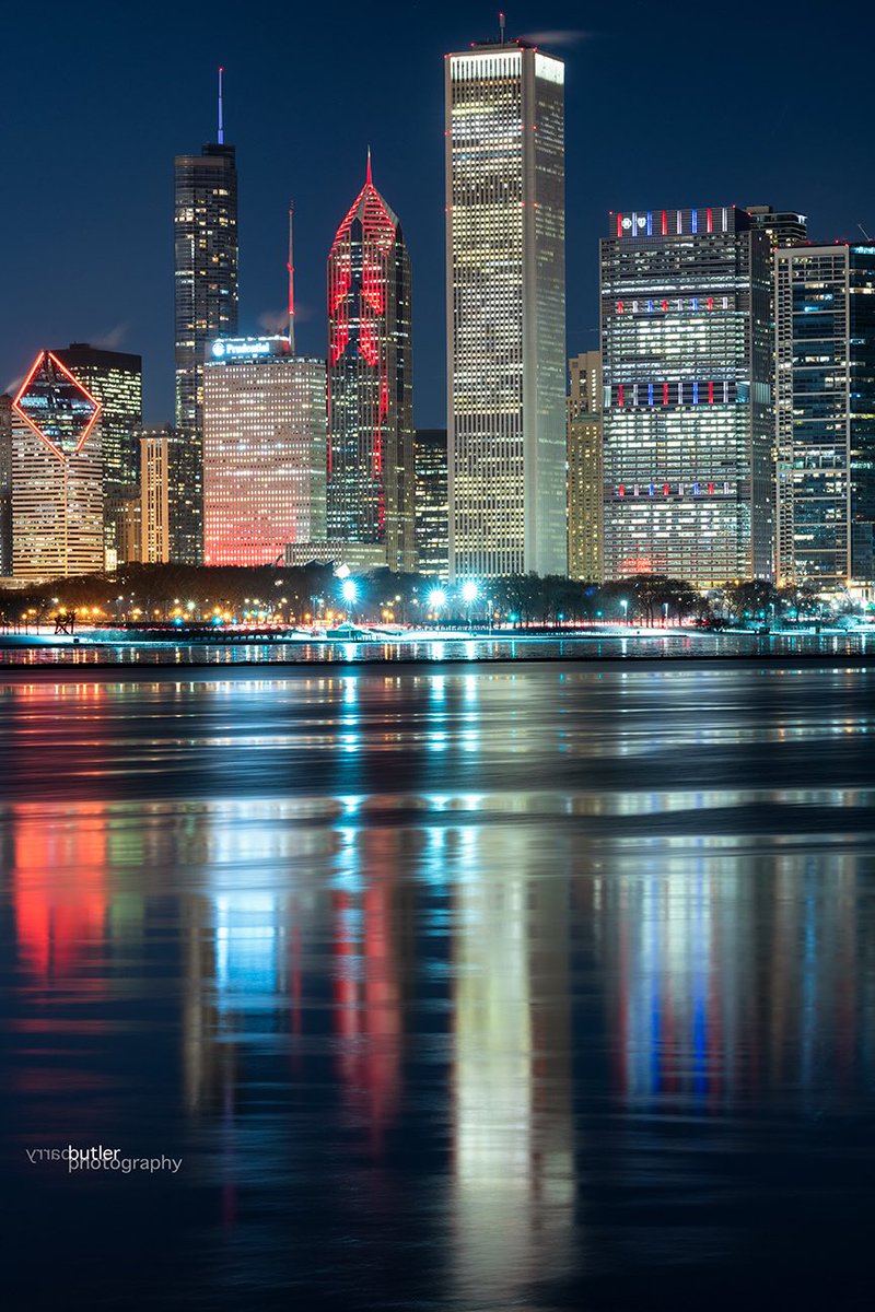 barrybutler9's tweet photo. Another view of Chicagoโs salute to the 2020 NBA All-Star Weekend. Click photo to see whole image. #basketball #chicago #sports https://t.co/FGLfzIHoWT
