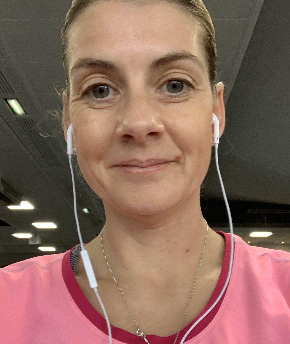 MarathonMum2's tweet photo. I only had my ‘easy’ short distance run to do this weekend so I took to a treadmill...first time in forever, forgotten how dull it is and how sweaty you get! #beforeandafter #notfun #londonmarathon2020 #meningitis #sepsis #dreadmill #StormDenis #running #ukrunchat #runr #brookes https://t.co/FvyepOupg6