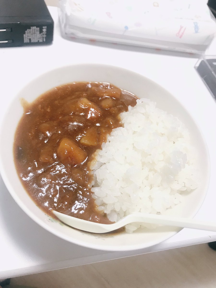 Uzivatel 山縣 悠己 Na Twitteru 生まれて初めてご飯を炊きました 褒めてください W カレーはレトルトパウチだけど レトルトパウチと言えばメンゴ先生の漫画レトルトパウチが大好きです おやみん