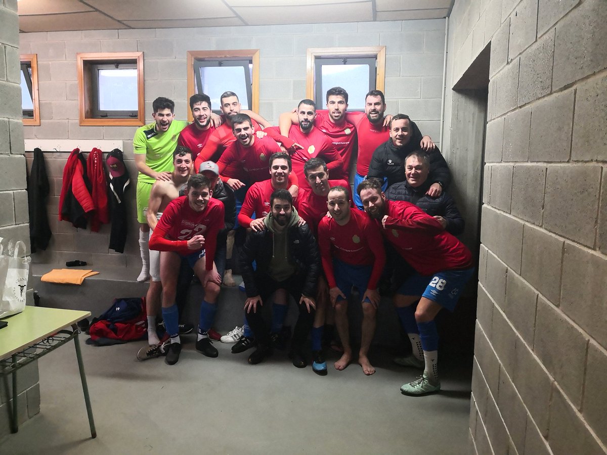 Partido moi importante hoxe no campo do Viveiro, o segundo clasificado, o Fonsagrada FC fixo valer a ventaxa de 0 a 2 da primeira metade e levouse os 3 puntos.

Viveiro 1-2 Fonsagrada FC
⚽ Lucas
⚽ Lucas 

#FonsagradaFC
#Invictos
#ÁnimoMiguel