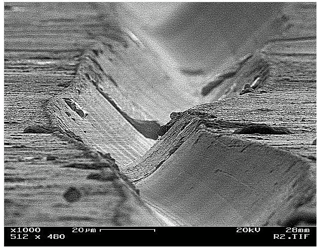 ppgarcia75's tweet photo. Bonne soirée et bonne nuit !
(ceci est un sillon de disque vinyle grossi au microscope) https://t.co/pIhLpDDOPg