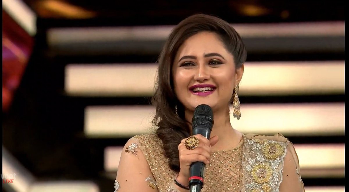 Will really miss you....Your smile,your chori,your morning dance 😖😭....May you have a golden life ahead....I LOVE YOU RASHMI ❤🌹🤘
#BB13Finale #BB13GrandFinale #RashamiDesai