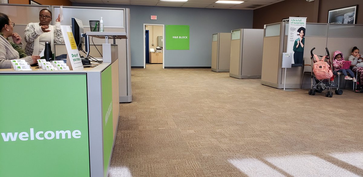 PORTABLES_STAF's tweet photo. Hanging out with our local H&R BLOCK in Stafford for our TAX EVENT!!!
@LoganEaves2 @elthonmunoz @relayrichard @JakeAraghi @ATTPortablesEVD https://t.co/8EIs9QgBhZ
