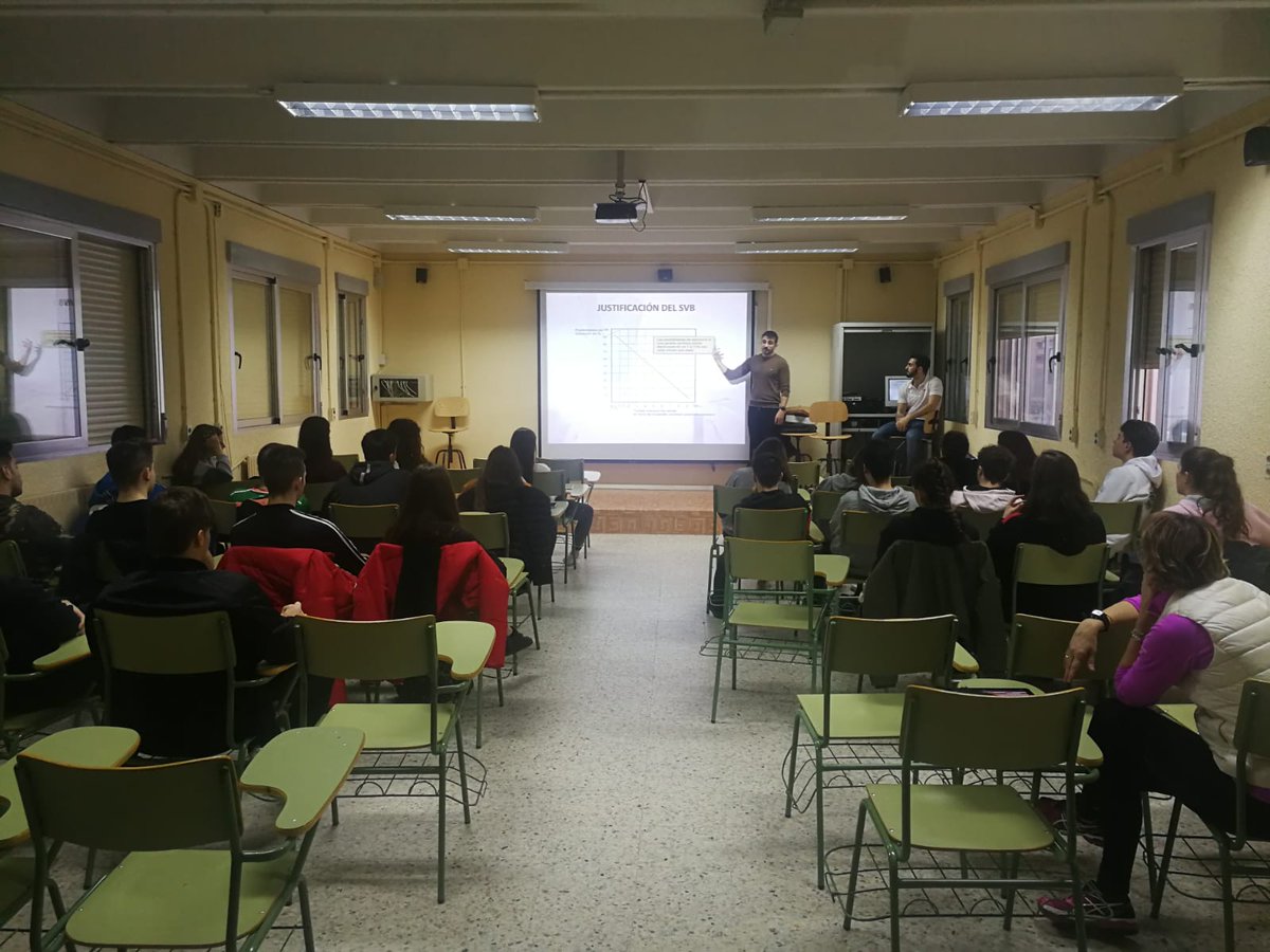 Los alumnos de 1º de Bachillerato y de Educación Física y deportiva de 2º de Bachillerato del <a href="/iesperidis/">IES Arquitecto Perid</a>  han recibido un Taller de RCP Madrid Olímpico.