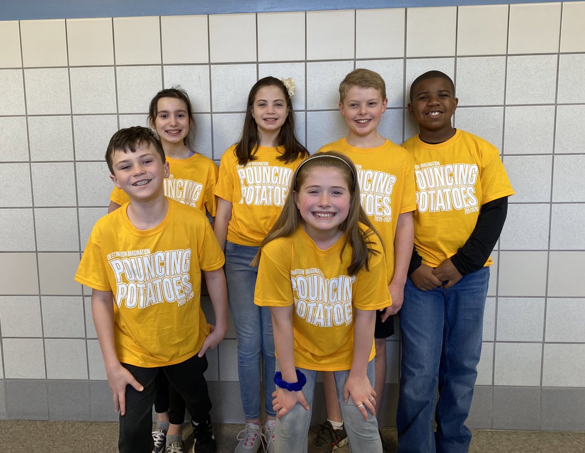 ReddigWrites's tweet photo. Lots of fun hanging out with our 5th grade @oakridgeowls Destination Imagination team today at the regional tournament! #Creativity #collaboration #criticalthinking @OakridgeMS1 https://t.co/g27X5wabCS
