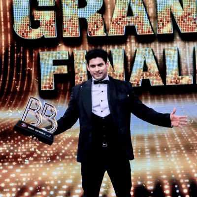 actor_aryann's tweet photo. Yo #historicwinnersid

Champion champion everybody knows #SidharthShukIa is a champion..🥳

Johncena ko paise deke tweet krwane se koi winner nahi bnta..
#BBwinnerSid 
#SidharthShuklaForTheWin 
#BB13GrandFinale https://t.co/atJQ719Wqc