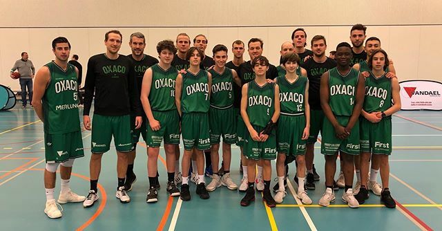 oxacobbc's tweet photo. #teamgreen met onze u16 https://t.co/9wC8Pudc2O