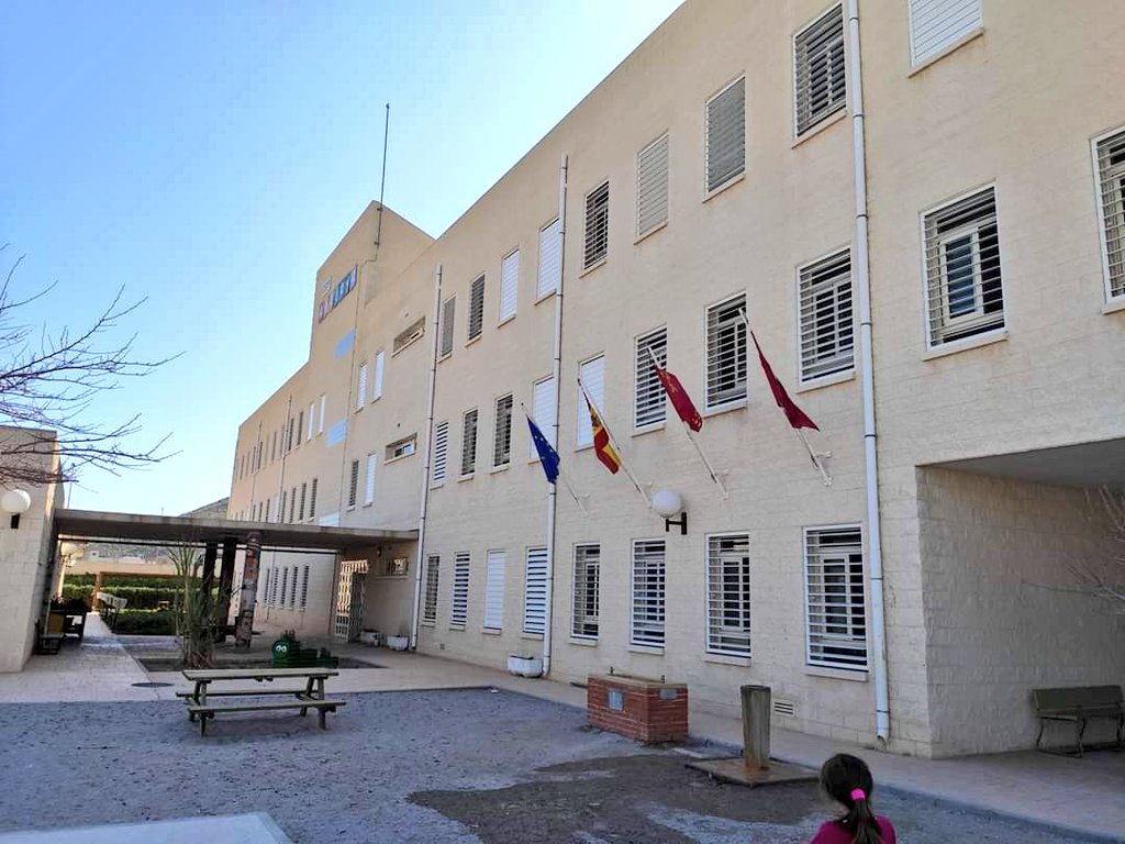 CbmFelipe's tweet photo. Ayer 3 de nuestros compañeros visitaron el @AtalayaCeip, gracias a nuestro PAMCE y al @CPRRegionMurcia. Aprendieron nuevos métodos organizativos, metodologías,... Todo para que nuestro cole siga creciendo y pueda ofrecer la mejor enseñanza a nuestros alumnos. #pamceenelpríncipe https://t.co/iwOrSf76Pw