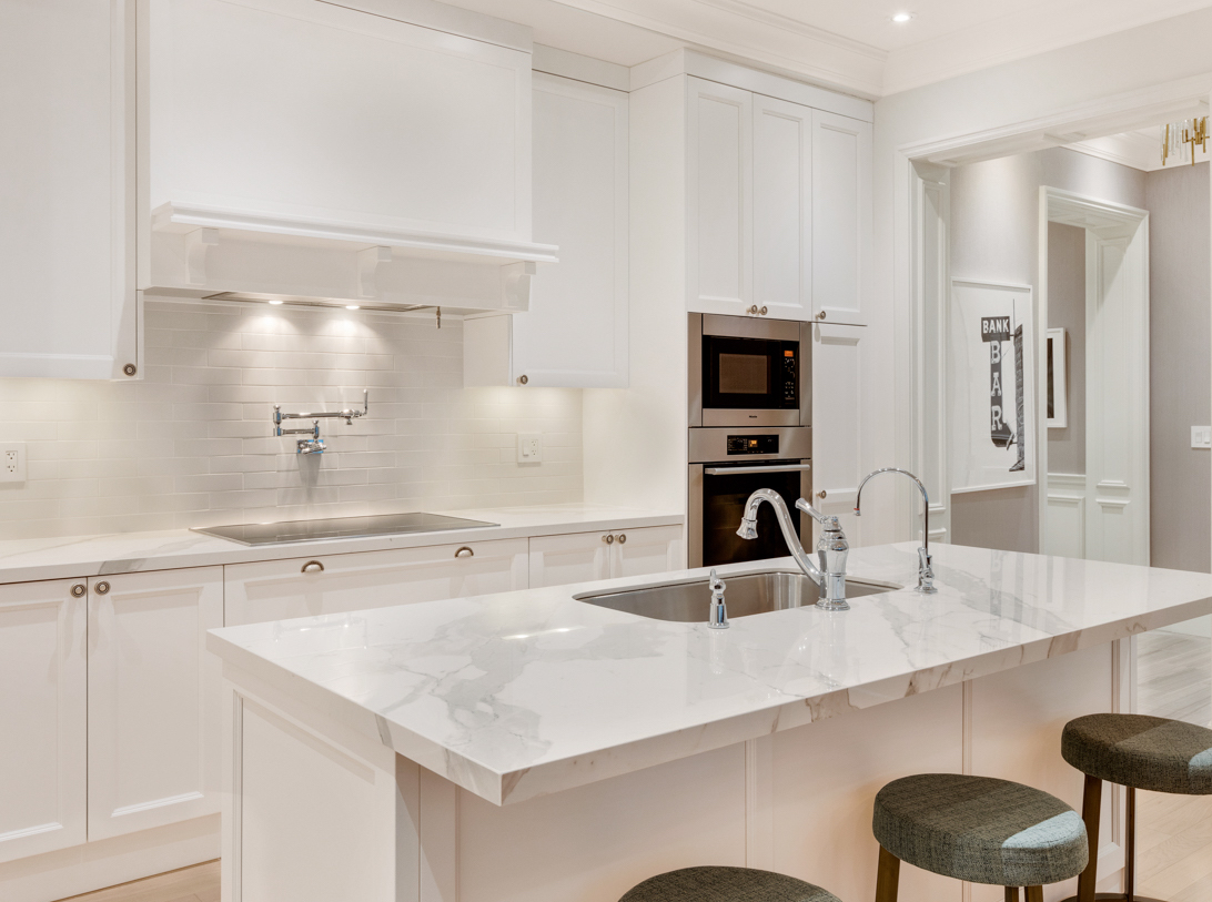 StRegisAdelaide's tweet photo. Marble countertops and white finishes that make for a stunning modern kitchen. Enjoy cooking at any time of the day in your suite at the Residences at the St. Regis Toronto. #NewEraofGlamour https://t.co/om5PIedvxZ