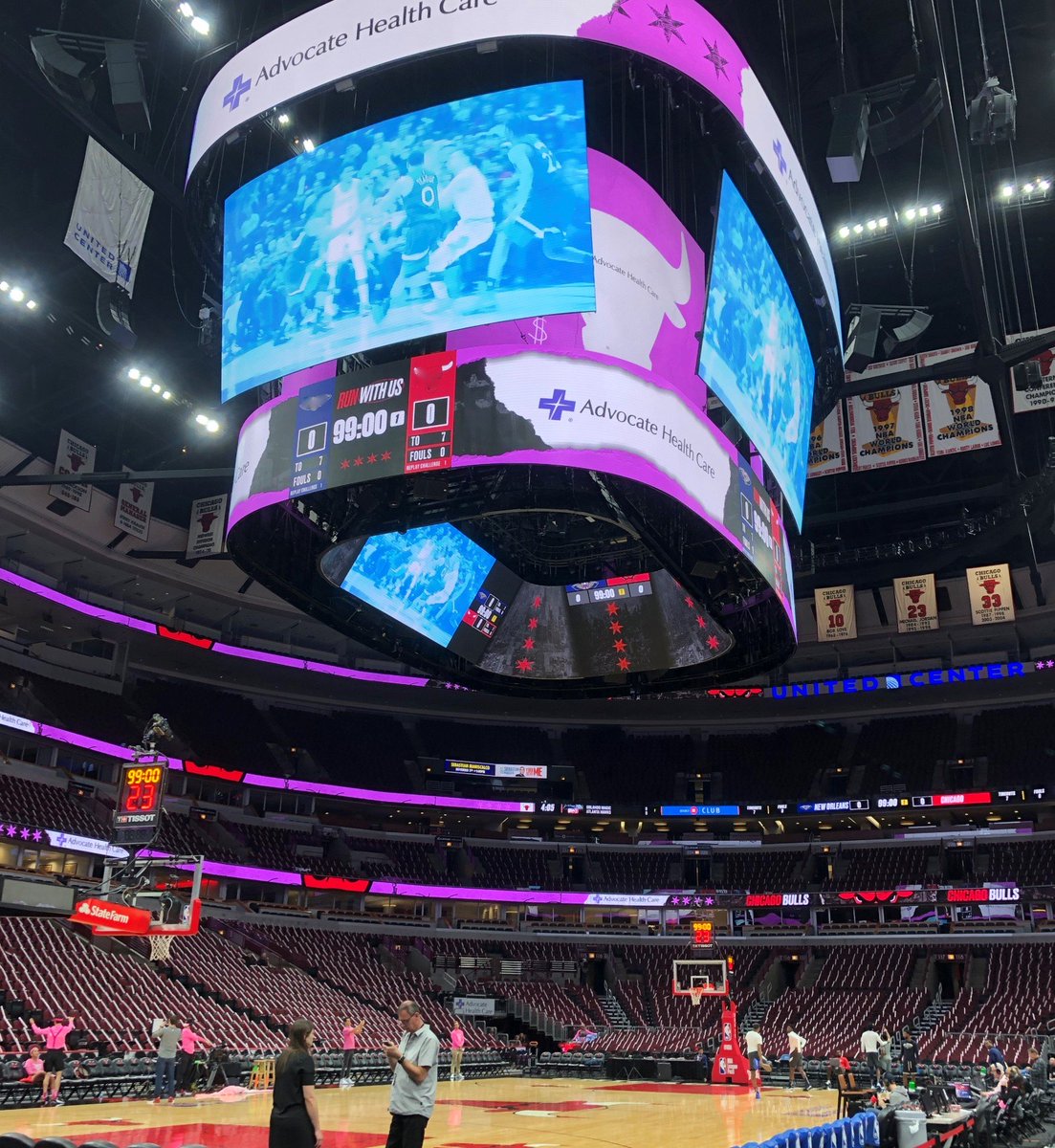 ross_video's tweet photo. Miami ✈️ Chicago. The Ross Sports and Live Events team are on the road once again and working to support the delivery of the in-venue production for basketball’s showcase event this weekend at the #UnitedCenter. #LivingLive #SportsVenue https://t.co/FKKkFUTzG1