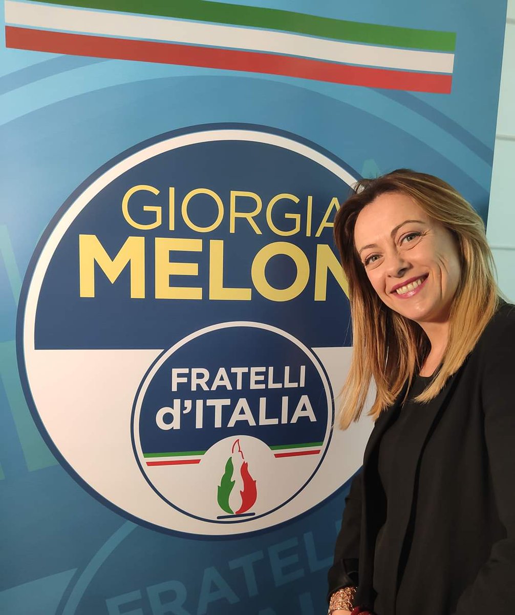 GiorgiaMeloni's tweet photo. Il governo è ormai alla frutta. Se è rimasto loro un briciolo di dignità, abbiano il coraggio di presentarsi davanti ai cittadini in libere elezioni. Gli italiani hanno bisogno di un Governo unito, forte e che difenda gli interessi nazionali: FDI continua a lavorare per questo 🇮🇹 https://t.co/05mOIrFXJ7