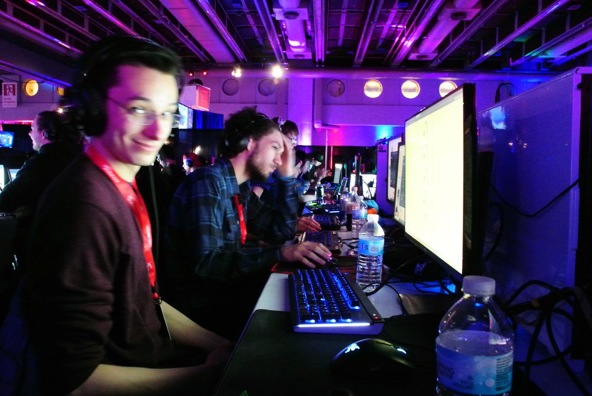 ChamplainLoL's tweet image. Ready for the madness?? Watch us LIVE🔴from LAN ETS at twitch.tv/champlainlolgg!