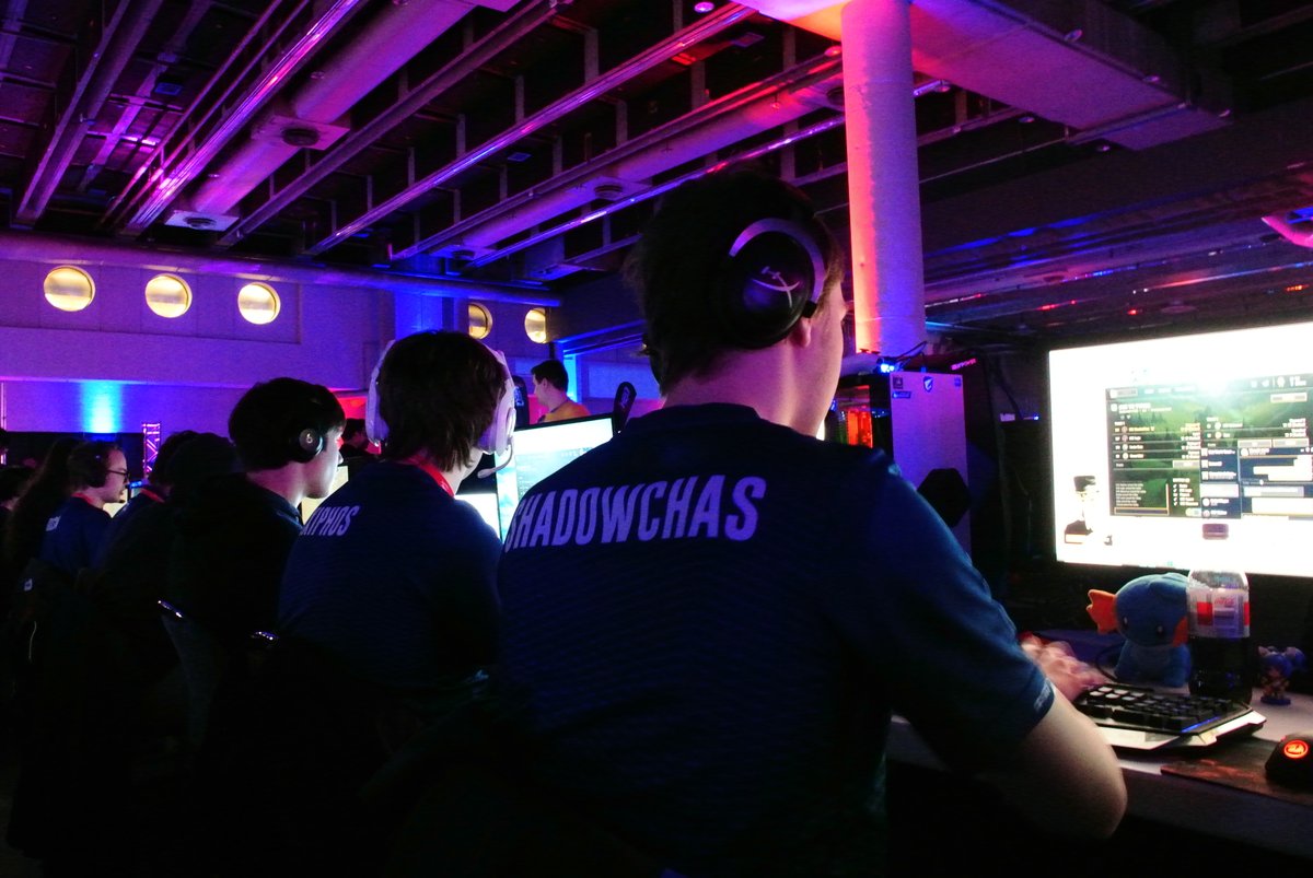 ChamplainLoL's tweet image. Ready for the madness?? Watch us LIVE🔴from LAN ETS at twitch.tv/champlainlolgg!