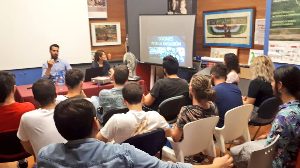 UlisesCAPCDM's tweet photo. Meeting with Mariola Egea, addiction and prevention specialist therapist at Proyecto Hombre.
Without leisure alternatives, the #FútbolPopular offers a #OcioDigno and attractive.
The addition to the gambling, which emanates from sports betting, is a public health problem. https://t.co/rWs06sLQjQ