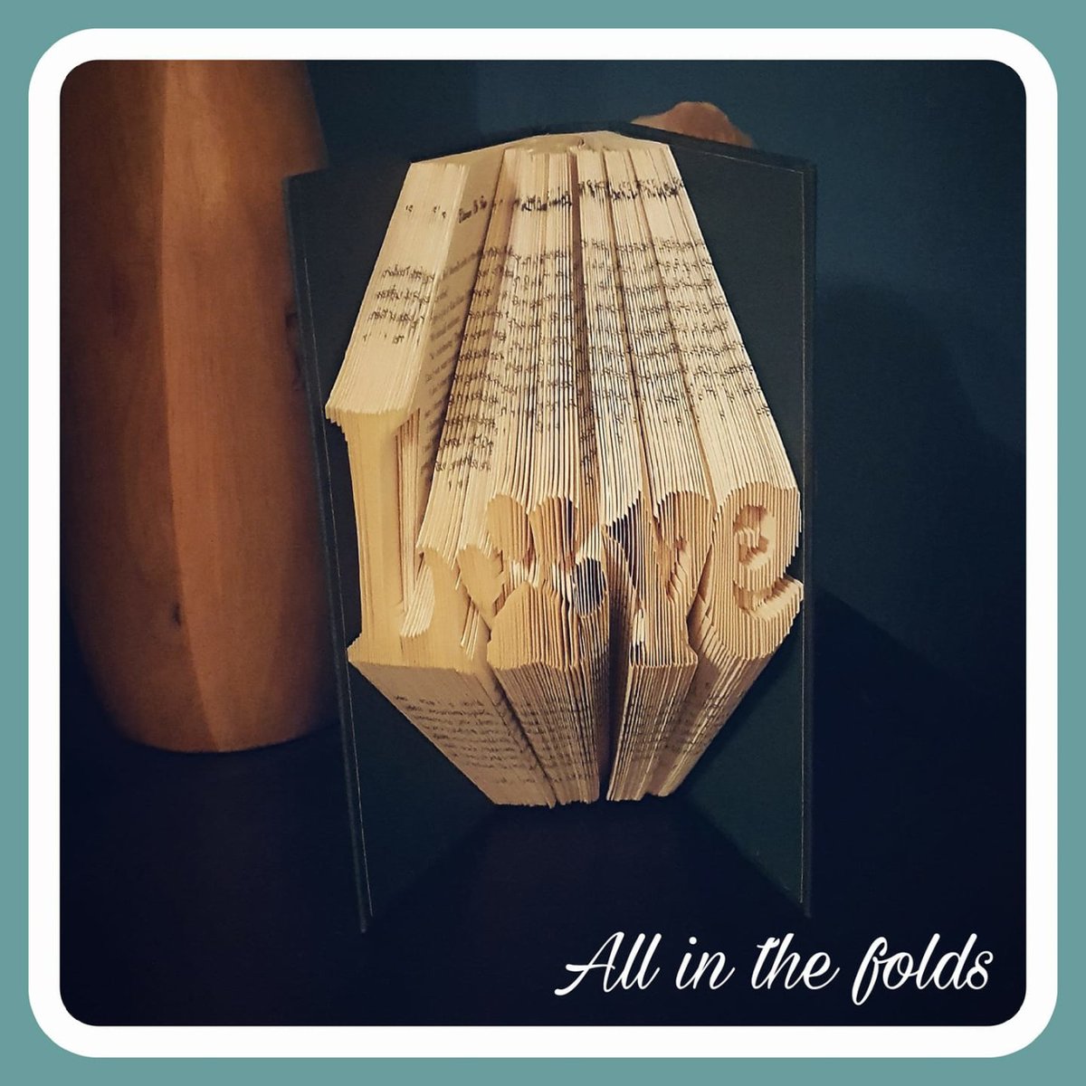 Allinthefolds's tweet photo. Do you have some smaller books under 400 pages and not sure what to make in them? Here's some inspiration!

https://t.co/zw3eaetHxW

#bookfolding #shark #read #patterns #allinthefolds https://t.co/mcJ86TAjo3